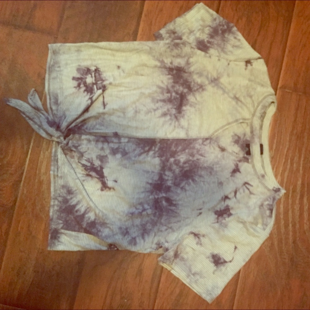 Crop the dyed T-shirt